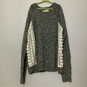 ABERCROMBIE sweater with embroidery on the side